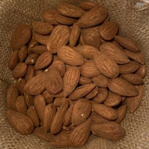 Almendra Cruda con piel